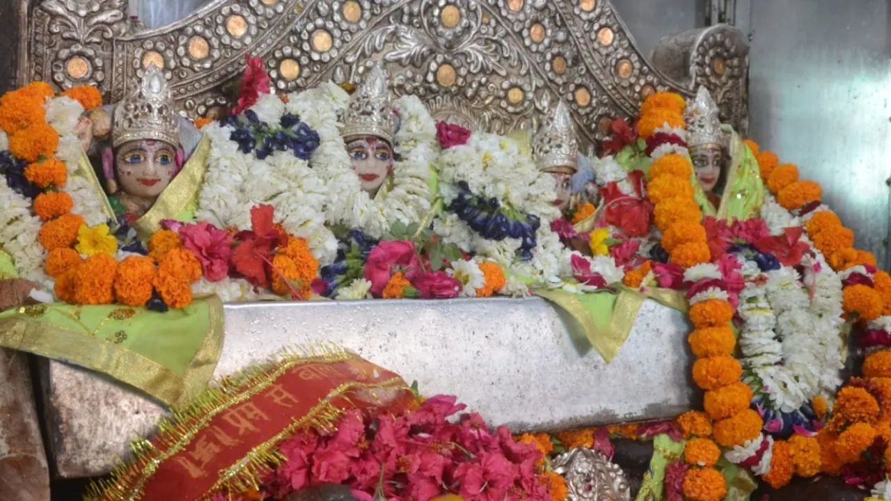 नवरात्र के पहले दिन कानपुर के देवी मंदिरों में भक्तों की भीड़; जयकारों से गूंज रहे मंदिर, CCTV से कड़ी निगरानी