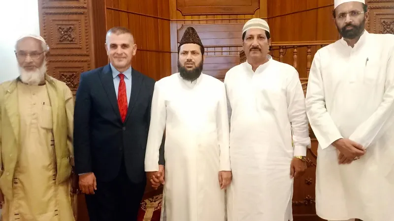 रामपुर : सांसद ने तरावीह की नमाज में कुरान-ए-पाक किया मुकम्मल,मुल्क में अमन-चैन के लिए मांगी दुआ 