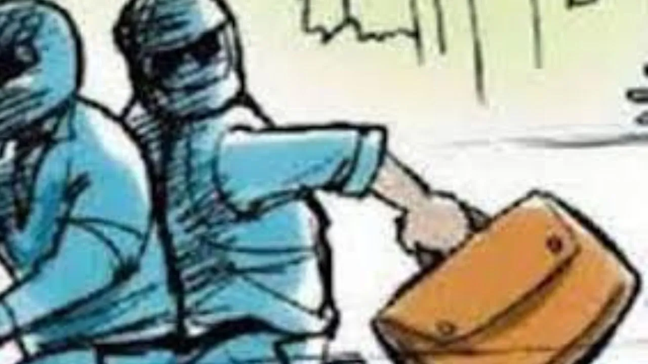 Kannauj: कोटेदार से छह लाख रुपये की टप्पेबाजी, जमीन पर गिरे 10 रुपये उठाते समय नोटों भरा थैला ले भागा उचक्का 