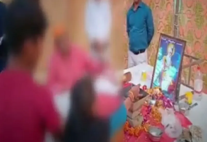 रामपुर : शुद्धिकरण के बाद दलित परिवार की हुई घर वापसी, दो बच्चों का खतना कराने का है आरोप
