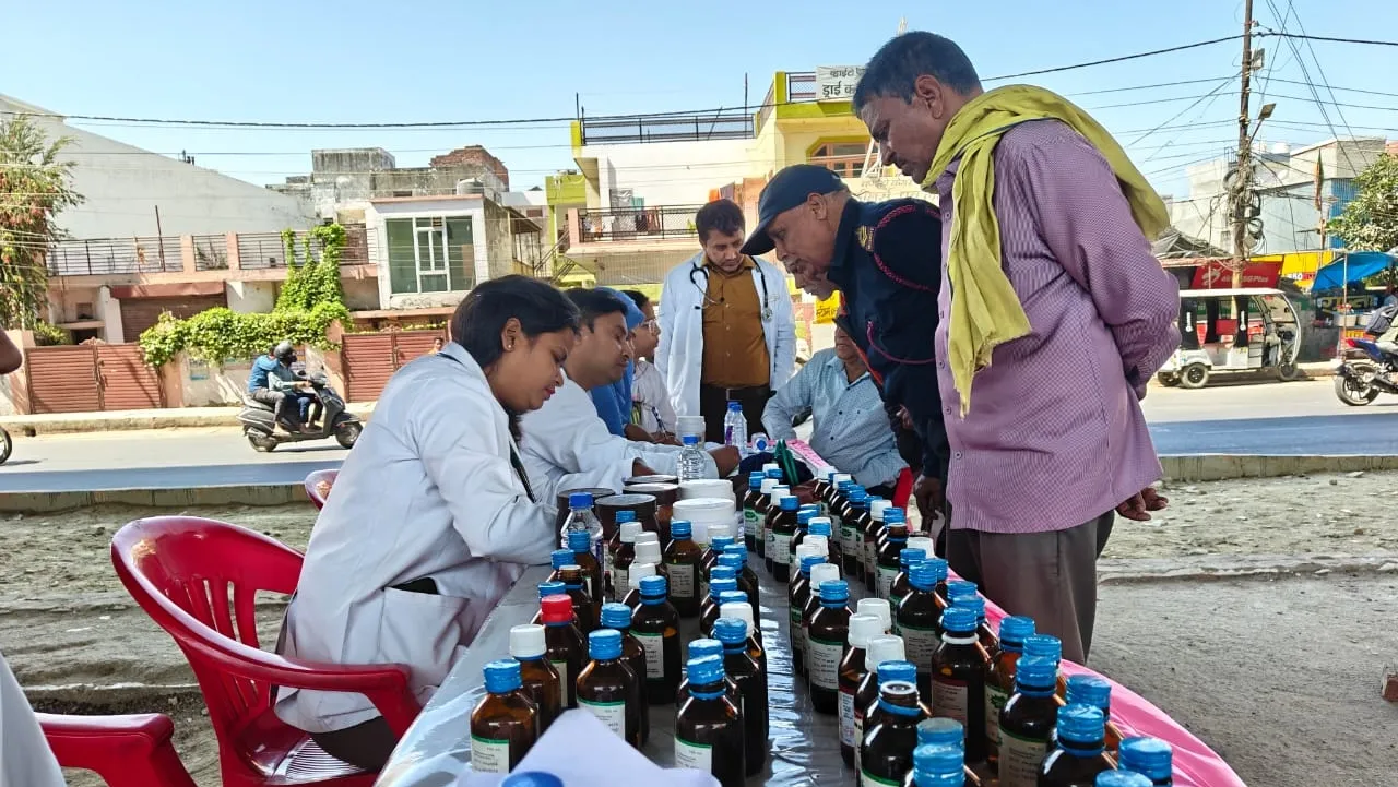 दवाएं बांटी