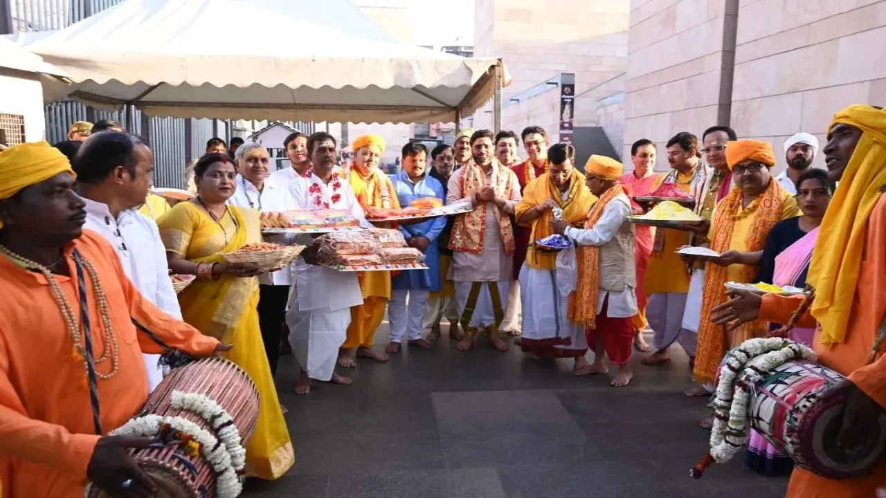 नयी परंपरा : लड्डू गोपाल की ओर से उपहार स्वरूप आये रंग से होली खेलेंगे बाबा काशी विश्वनाथ