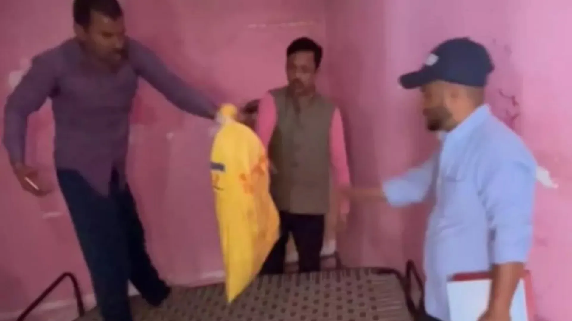 बदायूं: आदर्श नगर में छापा मारकर पकड़ी नकली बीज बनाने की फैक्ट्री