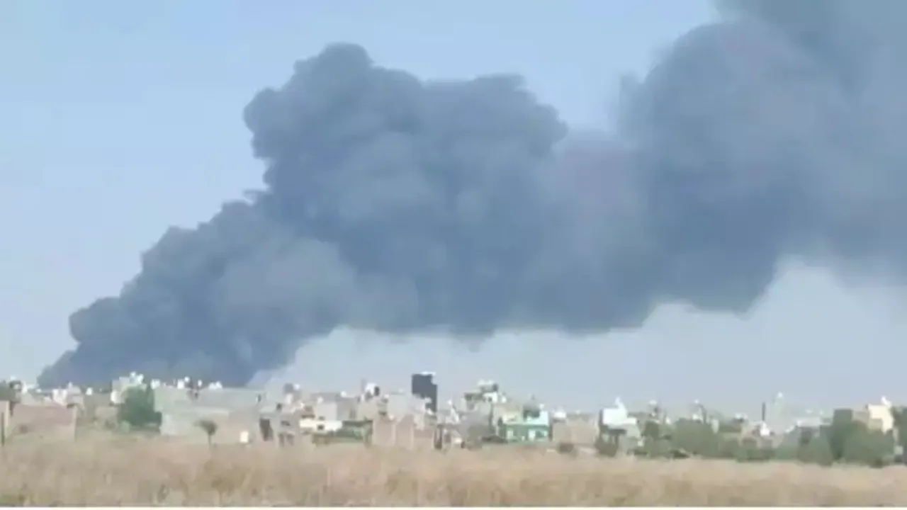 नोएडा की फैक्ट्री में आग