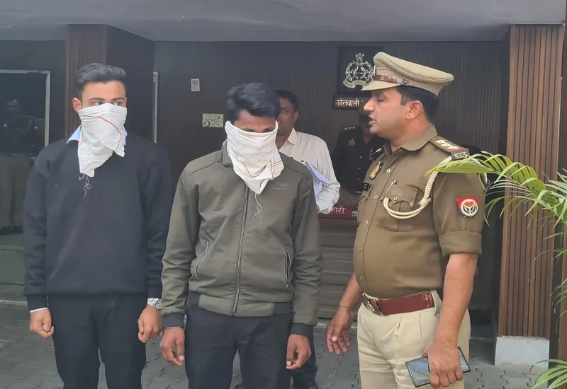 मुरादाबाद : पं. दीनदयाल उपाध्याय इंटर कालेज में पकड़े गए सॉल्वर गैंग के दो सदस्य, पांच हजार रुपये प्रति पेपर का किया था सौदा