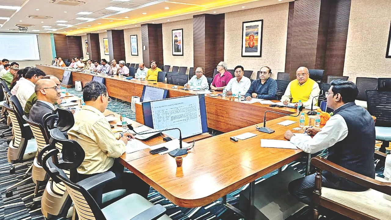 Kanpur: पनकी में बैटरी अपशिष्ट निस्तारण पर होगी कार्रवाई, इस इलाके में छूटी सीवर लाइन का काम कराने का निर्देश... 