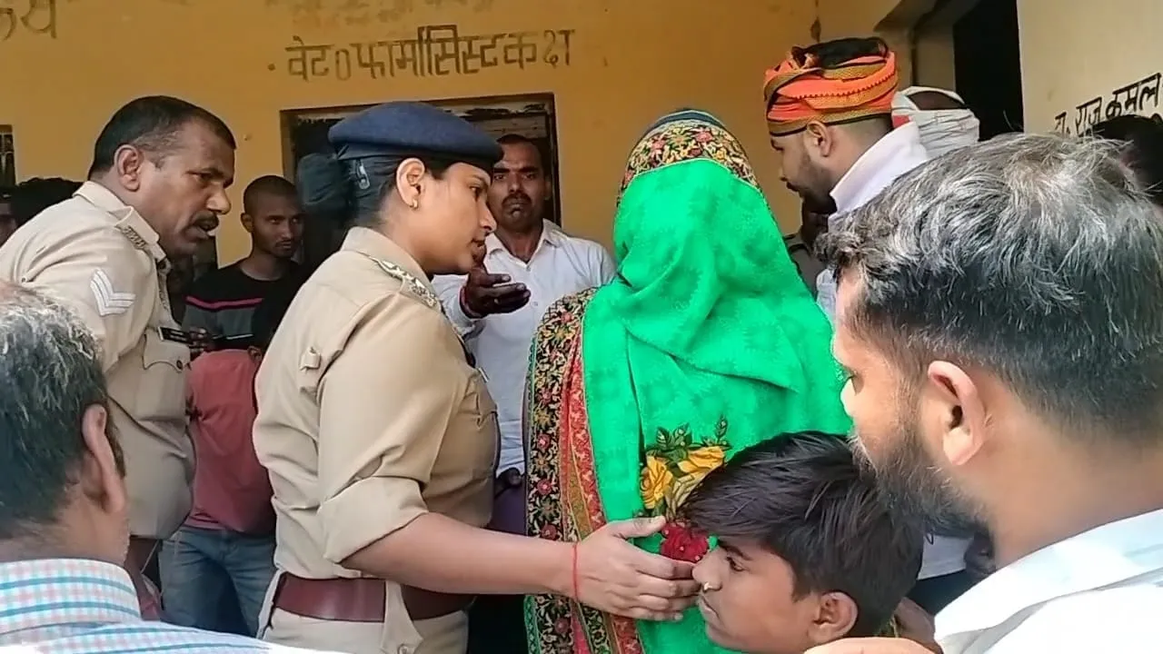 Gonda News : पशु चिकित्सक के कमरे में फंदे से लटकता मिला पैरावेट का शव, हत्या की आशंका