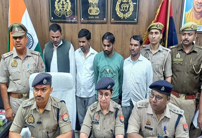 Sambhal : फर्जी दस्तावेज से ट्रैक्टर बेचने वाले गिरोह के 4 सदस्य गिरफ्तार, 22 ट्रैक्टर बरामद