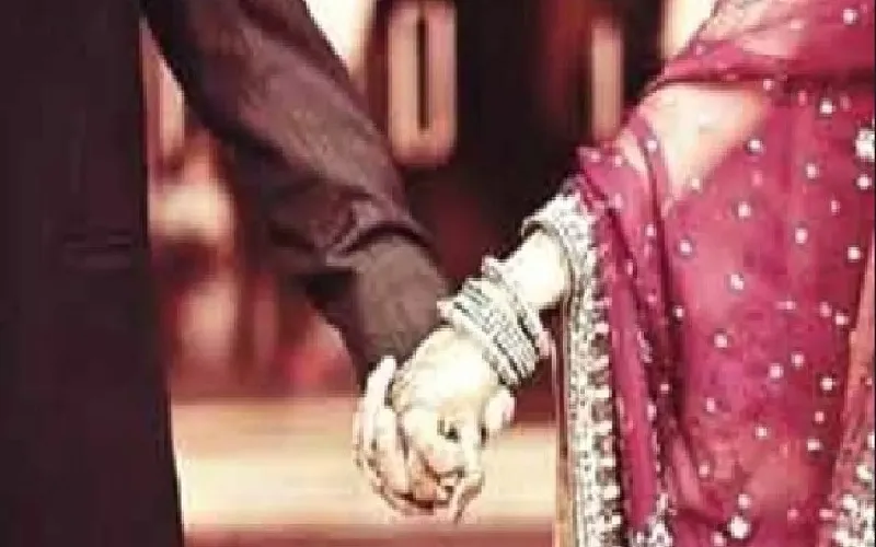 रामपुर : प्रेमी के साथ शादी की जिद पर अड़ी तीन बच्चों की मां, दो समुदायों में तनाव की स्थिति 