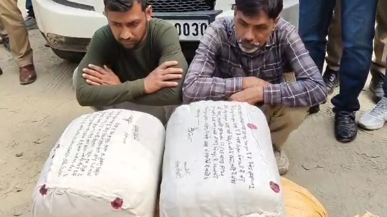 फतेहपुर में दो गांजा तस्कर गिरफ्तार: दो लाख 72 हजार कीमत का माल बरामद, कार से करते थे तस्करी