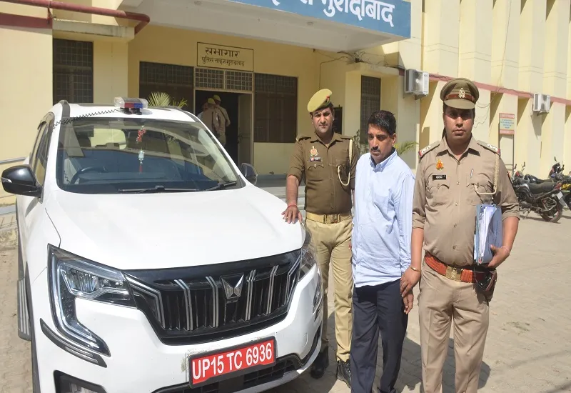 मुरादाबाद : नीली-लाल बत्ती लगी कार से लोगों पर रौब झाड़ता था कुलदीप, पत्नी की हत्या में जा चुका है जेल