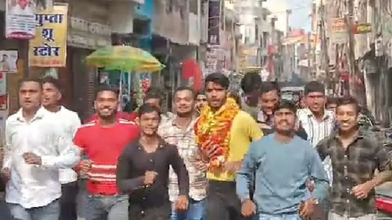 श्री राम के अयोध्या धाम दौड़कर जाने का चंदन संकल्प लेकर निकले: जगह-जगह फूल मालाओं से हुआ स्वागत