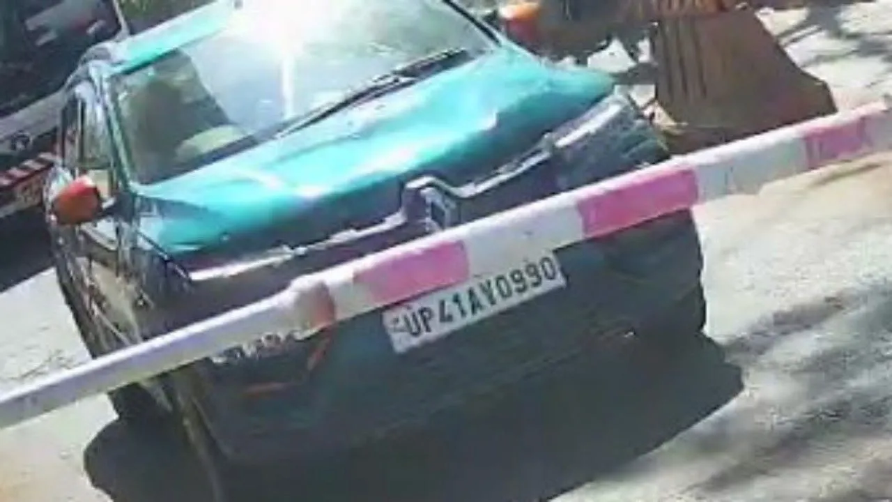 फोटो कार दूसरी