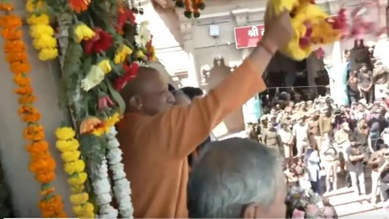 होली का आगाज : सीएम योगी ने मथुरा के बरसाना में रंगोत्सव 2025 की शुरुआत 