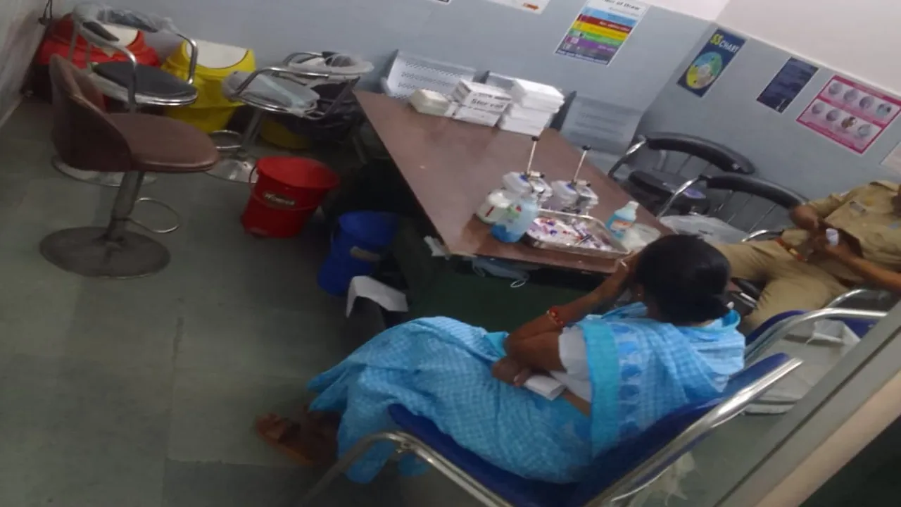 Barabanki News : जिला अस्पताल में सशुल्क जांच कराने को मजबूर मरीज