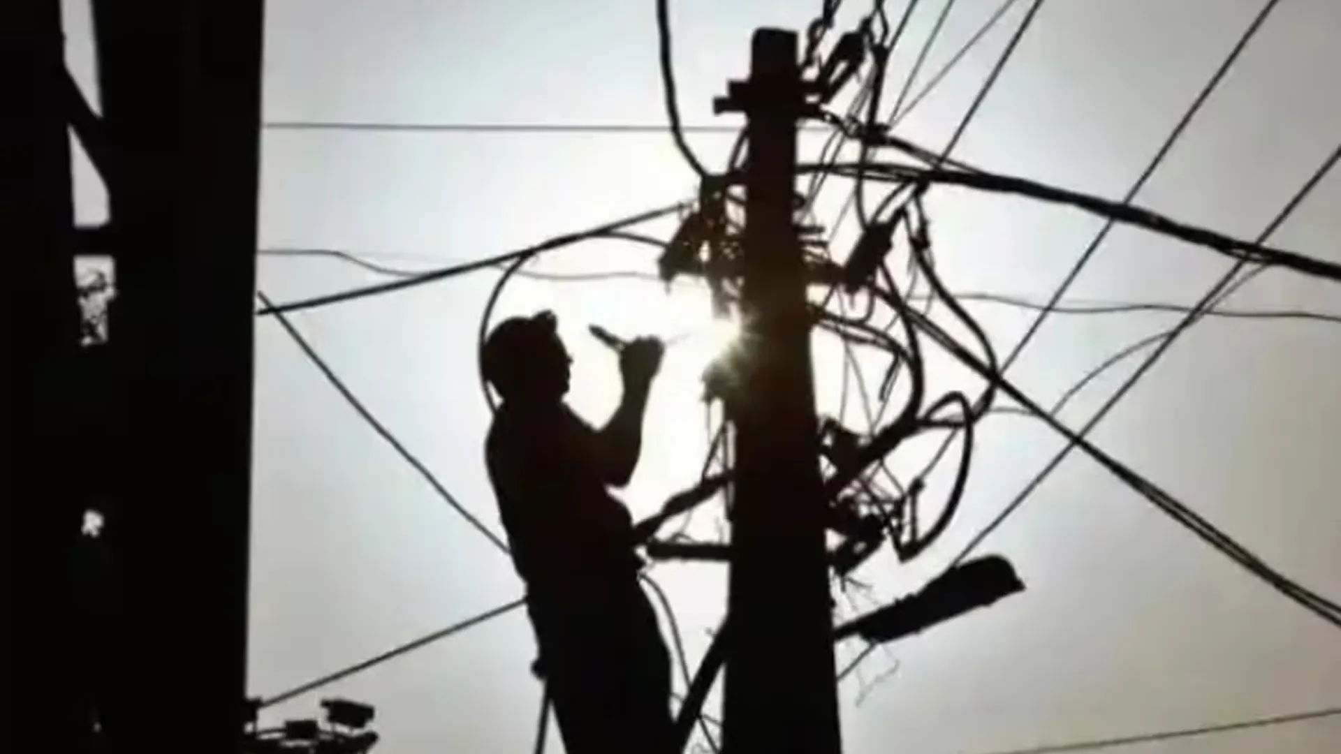 Bareilly: बहेड़ी में आटा चक्की में पकड़ी 12 किलोवाट की बिजली चोरी