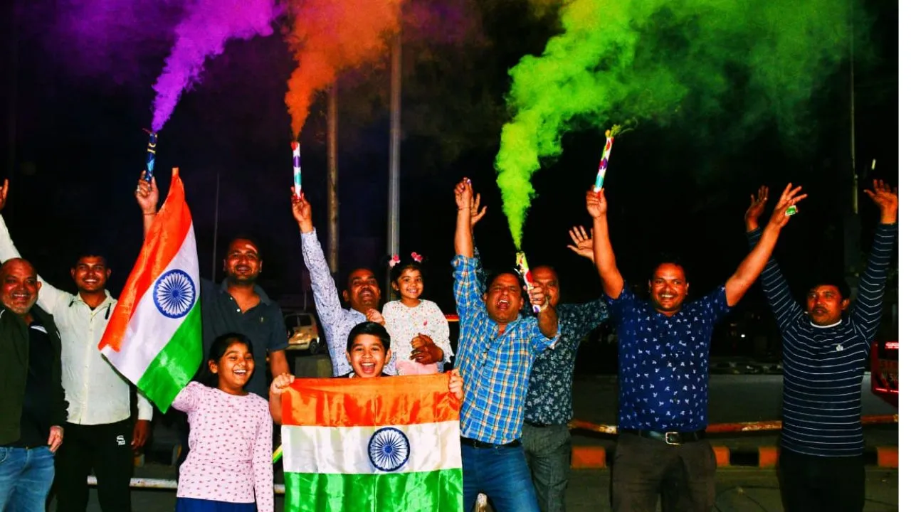 भारत की जीत पर आतिशबाजी कानपुर में मैच