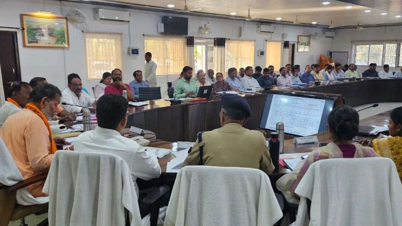 चित्रकूट में जिला प्रभारी मंत्री मनोहर लाल बोले- अपराधी कितना ही बड़ा हो, जेल में रहेगा तो उसका मनोबल गिरेगा...