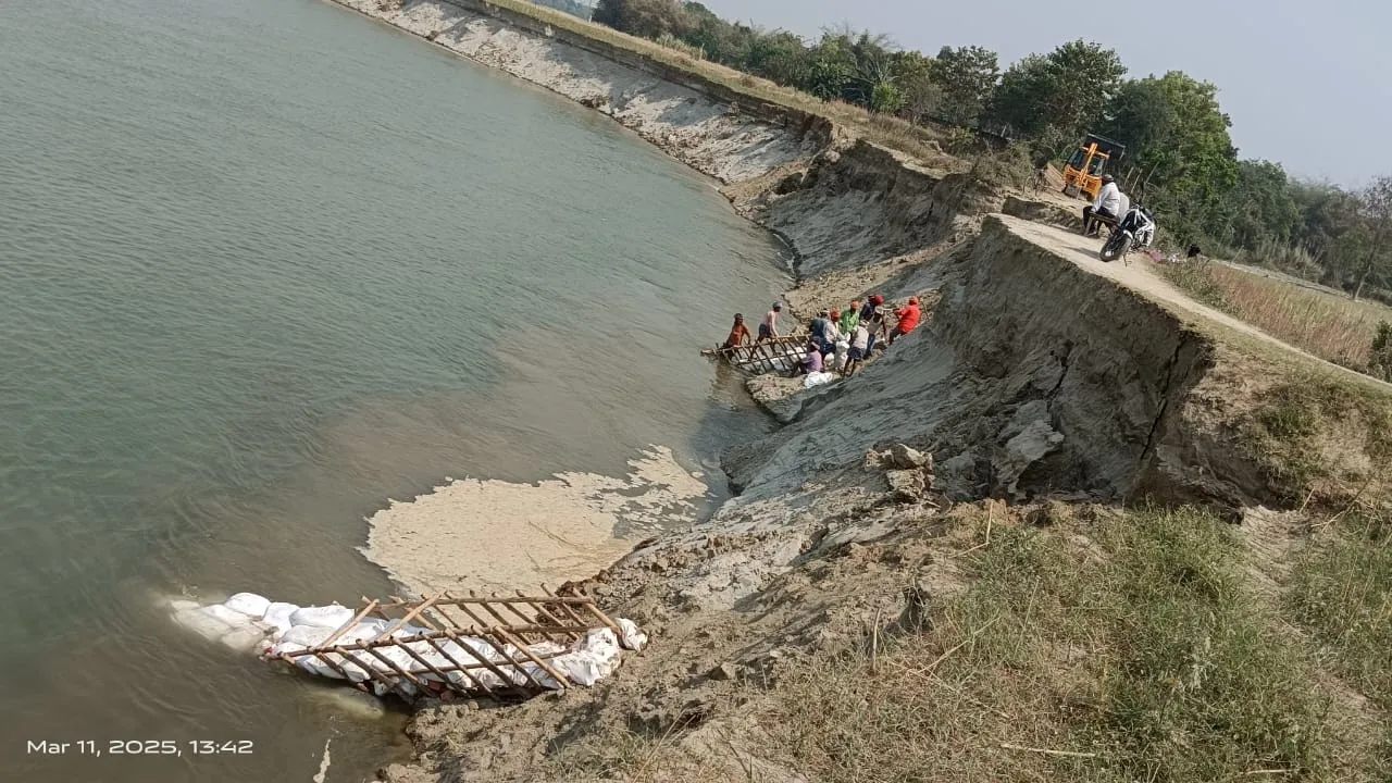 Ayodhya News : कटान रोकने में जुटा सिंचाई विभाग, प्रभावित पलायन की तैयारी में