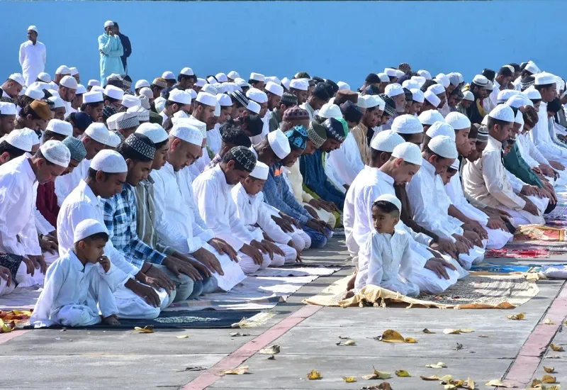 Eid al-Fitr 2025 : मुरादाबाद में अल्लाह की बारगाह में झुके लाखों सिर, मांगी तरक्की और अमन चैन की दुआ