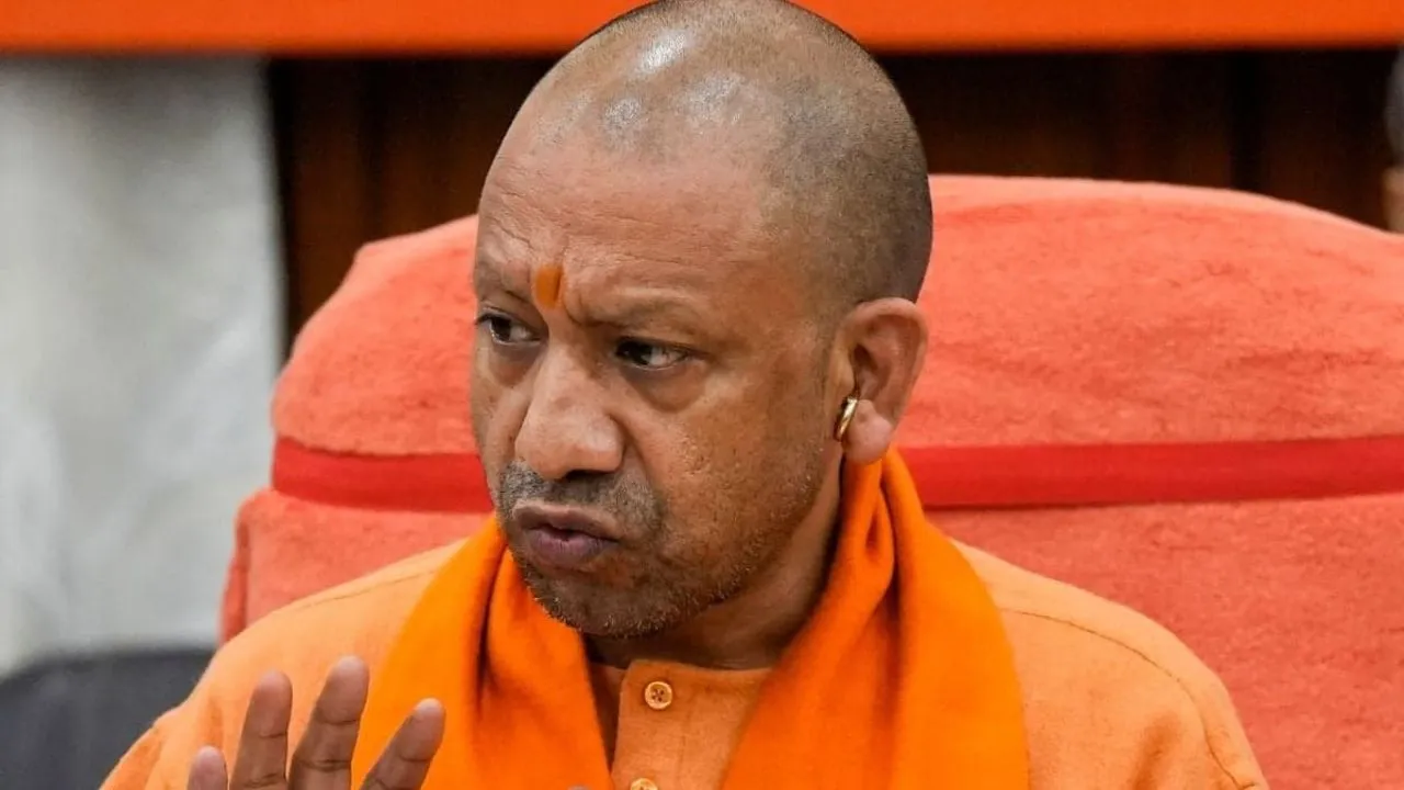  एक्शन में सीएम योगी: स्टांप विभाग में 114 कर्मियों के ट्रांसफर पर लगाई रोक, दिए जांच के आदेश