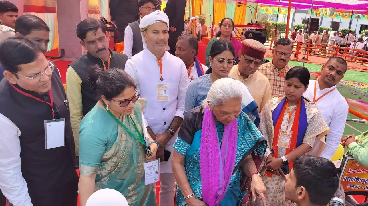 Governor Anandiben Patel बोलीं : समाज को ऊंच-नीच और भेदभाव से मुक्त करना बेहद जरूरी