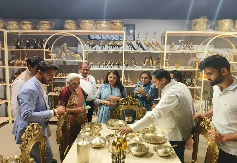 मुरादाबाद पहुंचीं राज्यपाल आनंदीबेन पटेल ने हैंडीक्राफ्ट इकाइयों का किया भ्रमण, बोलीं-विश्वविद्यालय के निर्माण कार्यों में न बरतें लापरवाही, समय से पूरा कराएं कार्य