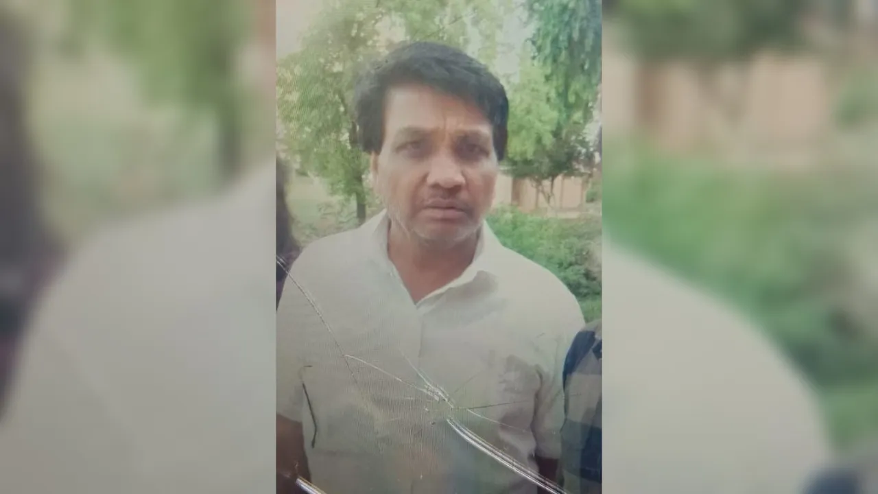 कानपुर में टूटी सड़क लोगों की जान पर बन रही आफत; ई-रिक्शा उछलने से गड्ढे में गिरे रिटायर्ड प्रिंसिपल...हो गई मौत