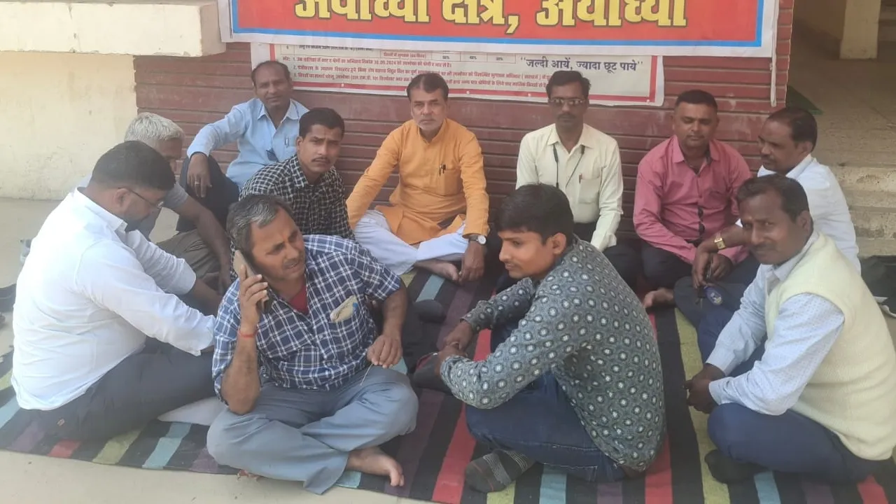 Ayodhya News : निजीकरण कर्मियों ही नहीं उपभोक्ताओं के लिए भी बनेगा अभिशाप : रघुवंश मणि 