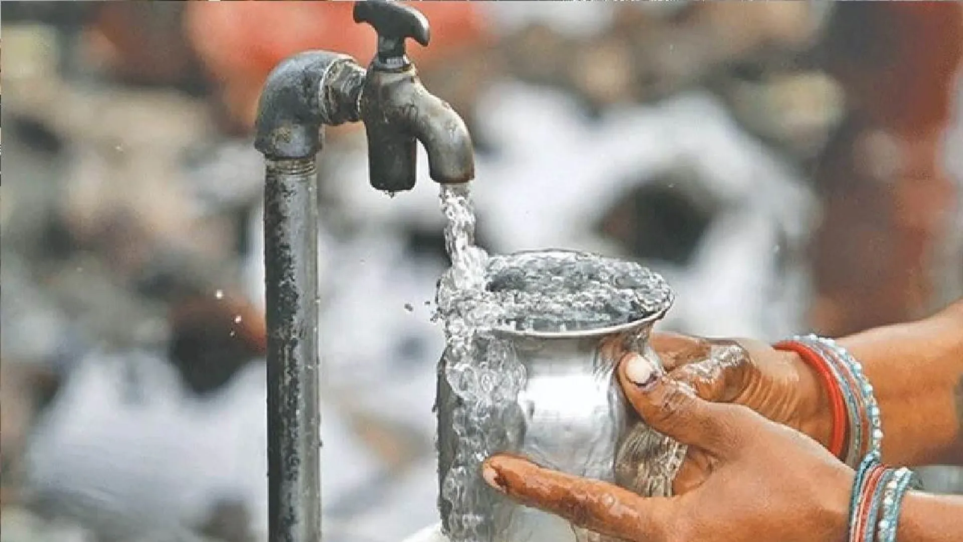 Bareilly: वाटर टैक्स तो चाहिए...मगर 64 हजार घरों में सप्लाई का नहीं किया इंतजाम