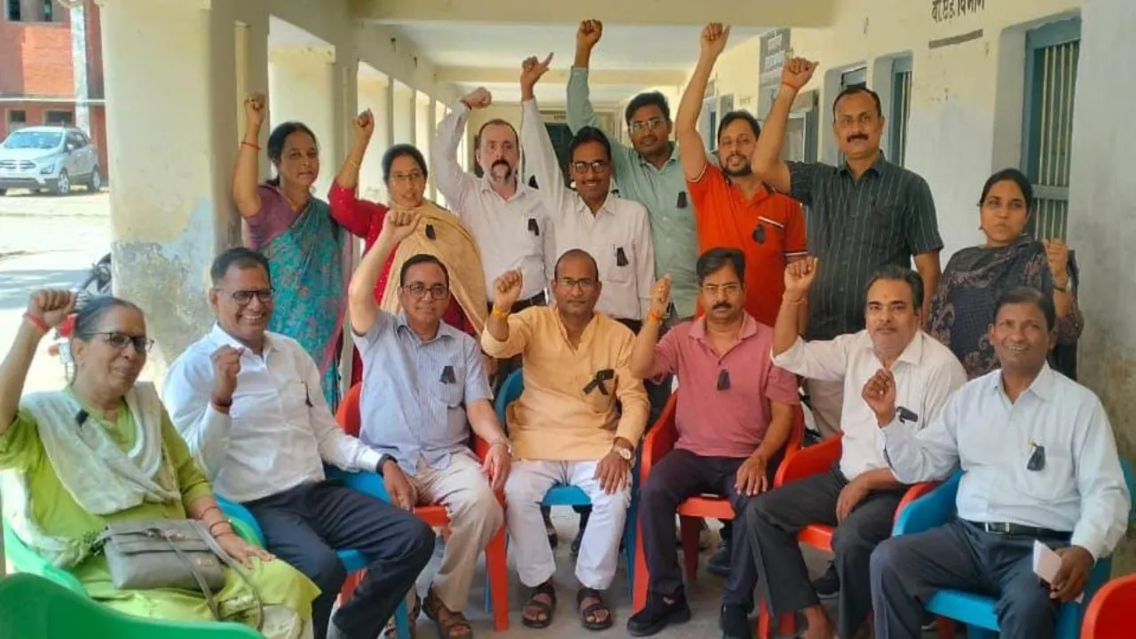  तीन दिवसीय विरोध अभियान : शिक्षा,शिक्षक एवं शिक्षार्थी विरोधी है केंद्र सरकार