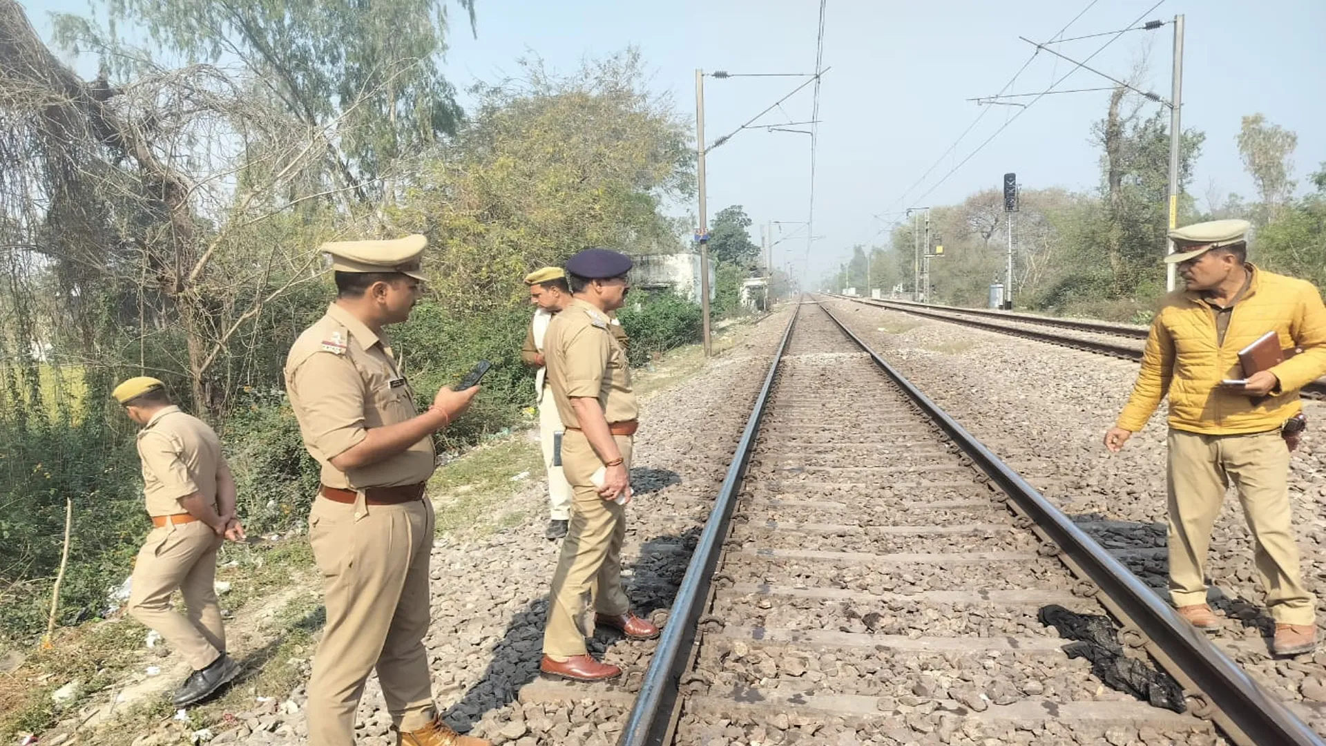 Bareilly: सीएम आवास पर तैनात सिपाही का शव रेलवे ट्रैक पर मिलने से हड़कंप