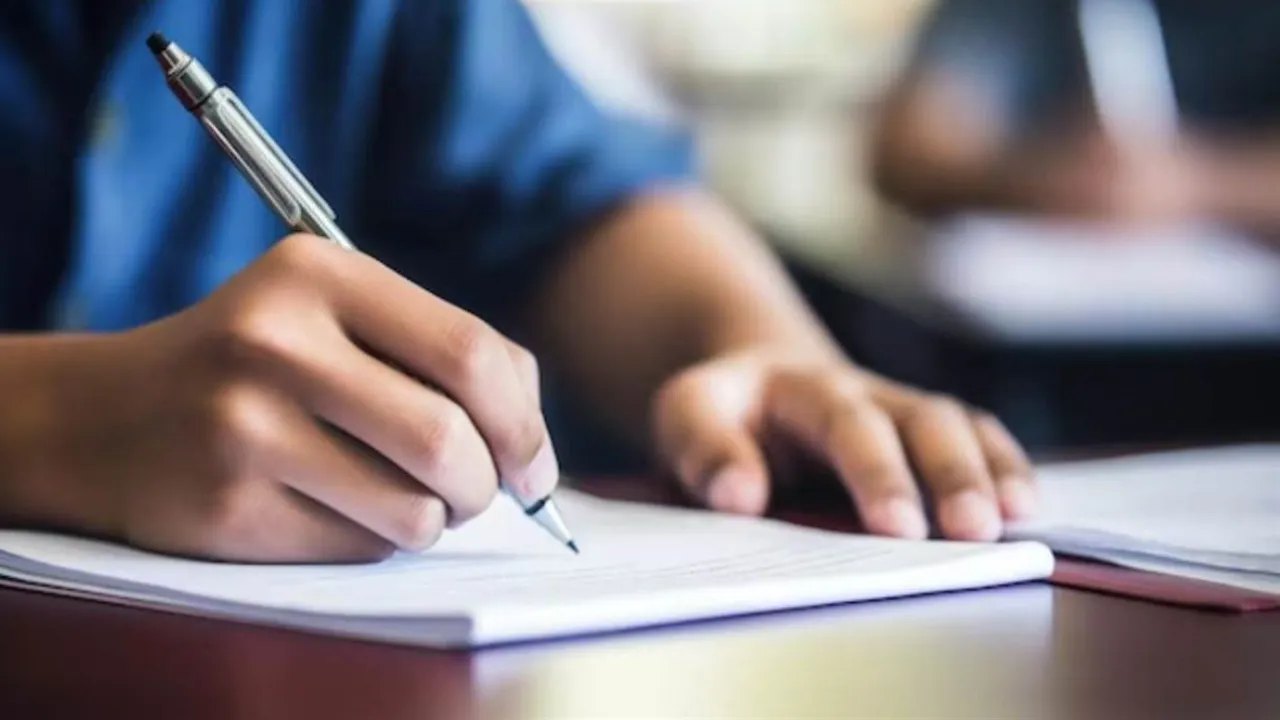 लखीमपुर खीरी में यूपी बोर्ड परीक्षा का मूल्यांकन तेज, 2 दिनों में जांची गई 57647 कॉपियां 