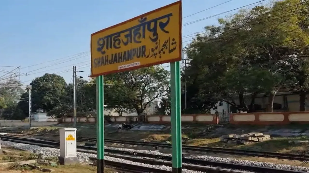 शाहजहांपुर: होली पर पैसेंजर ट्रेनों की रफ्तार रुकी, सीतापुर और छोटे स्टेशनों के यात्री परेशान