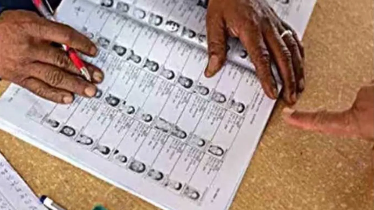 बदायूं: मतदाता सूची में गलत नाम हटाने के लिए बैठक, एसडीएम ने दिए नई सूची तैयार करने के निर्देश