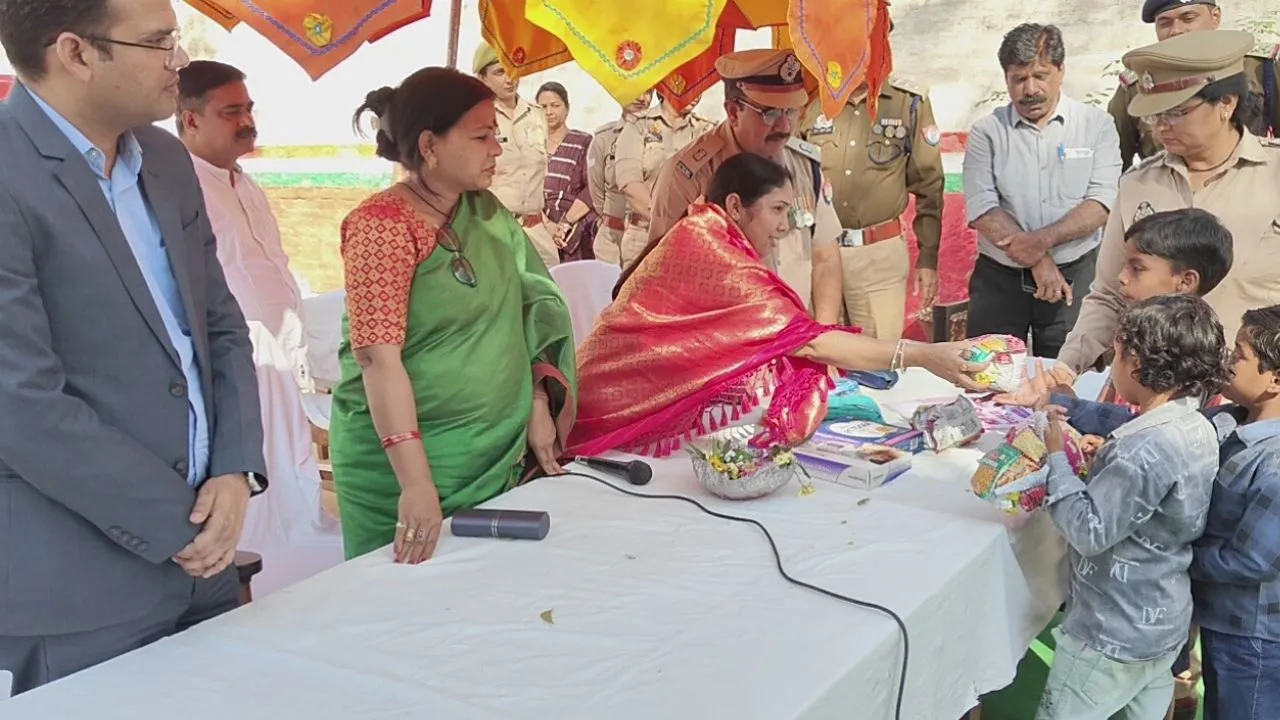 शाहजहांपुर में महिलाओं की सुरक्षा और कल्याण पर महिला आयोग ने की समीक्षा, निर्देश जारी