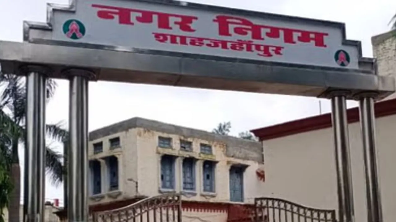 शाहजहांपुर में बड़े बकाएदारों के खिलाफ अभियान, 450 नोटिस जारी