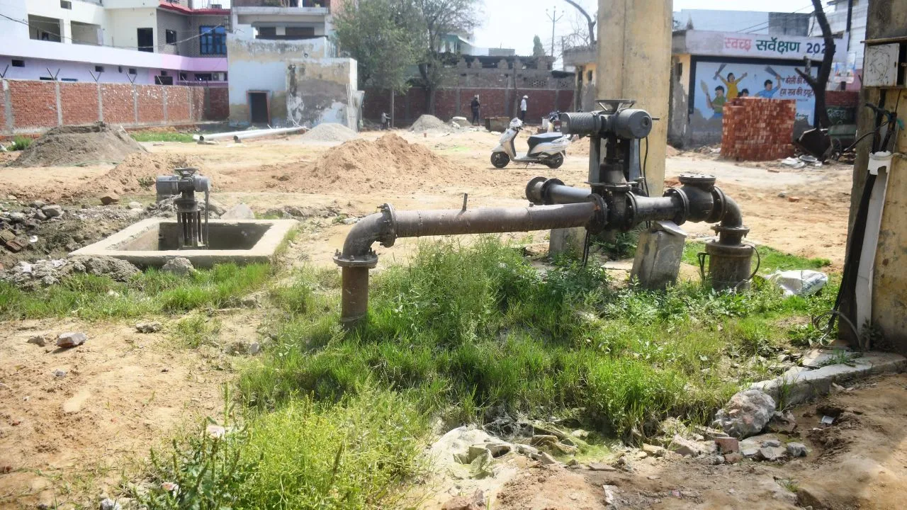 बरेली: नगर निगम के 42 ओवरहेड टैंकों की सफाई में खामी, लोगों को मिल रहा गंदा पानी 