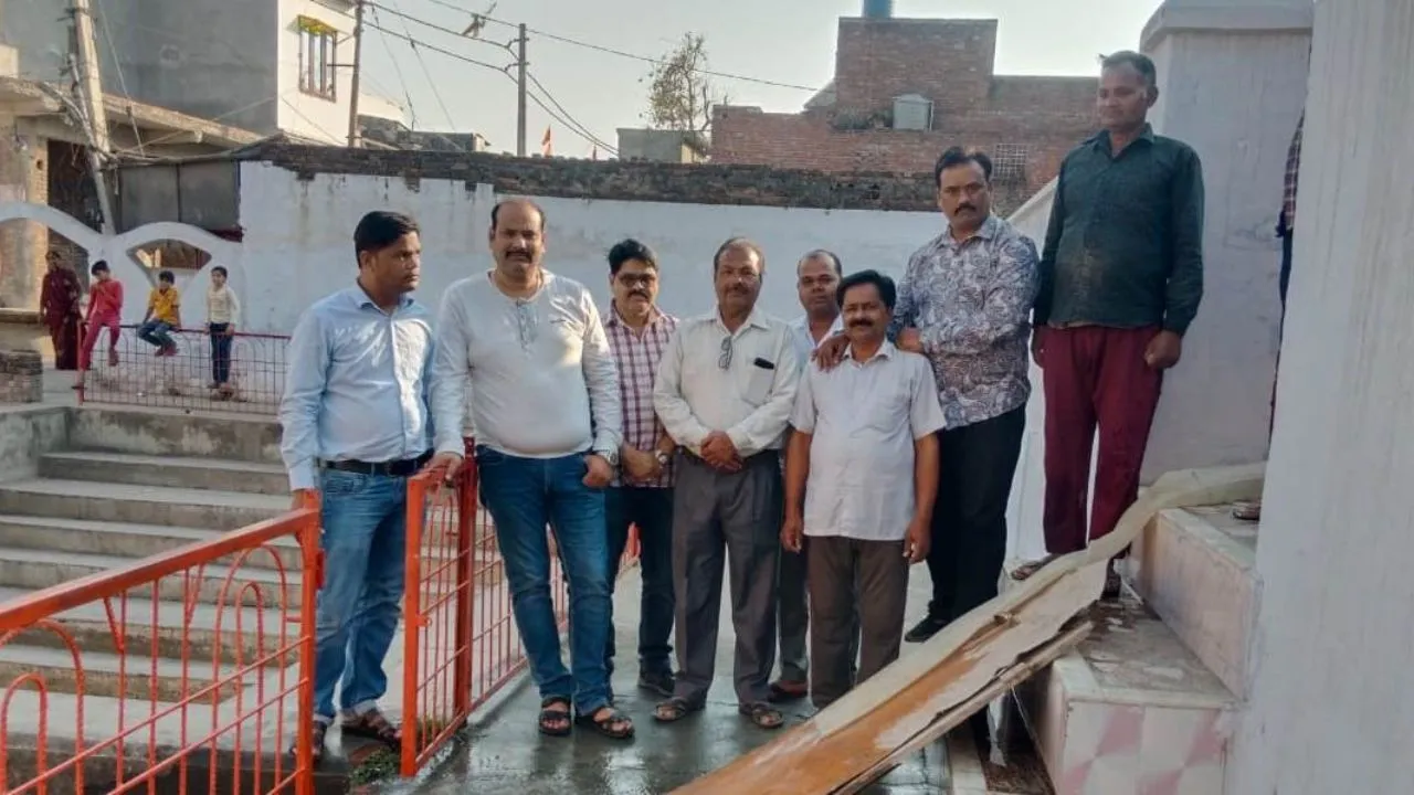 व्यापार मंडल की पहल, पीलीभीत के पक्का तालाब में ट्यूबवेल से भरवाया पानी