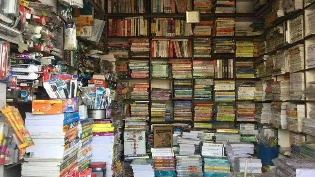 बरेली: दोगुनी कीमतें और आधी पढ़ाई, अभिभावकों का सवाल... कब रुकेगी किताबों की महंगाई?