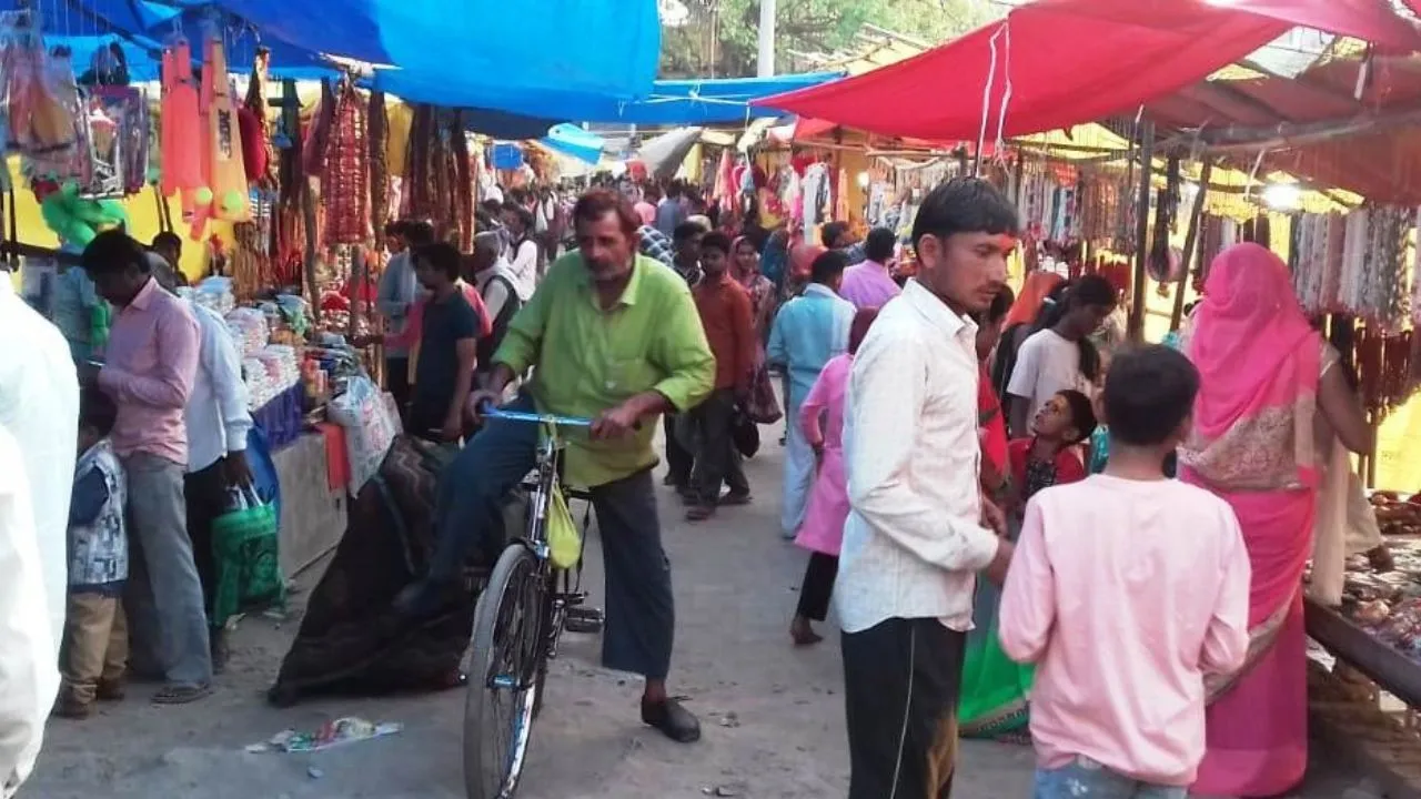 लखीमपुर खीरी: ईद को लेकर बाजारों में दिखी धूम, खरीदारों के साथ दुकानदारों के भी खिले चेहरे