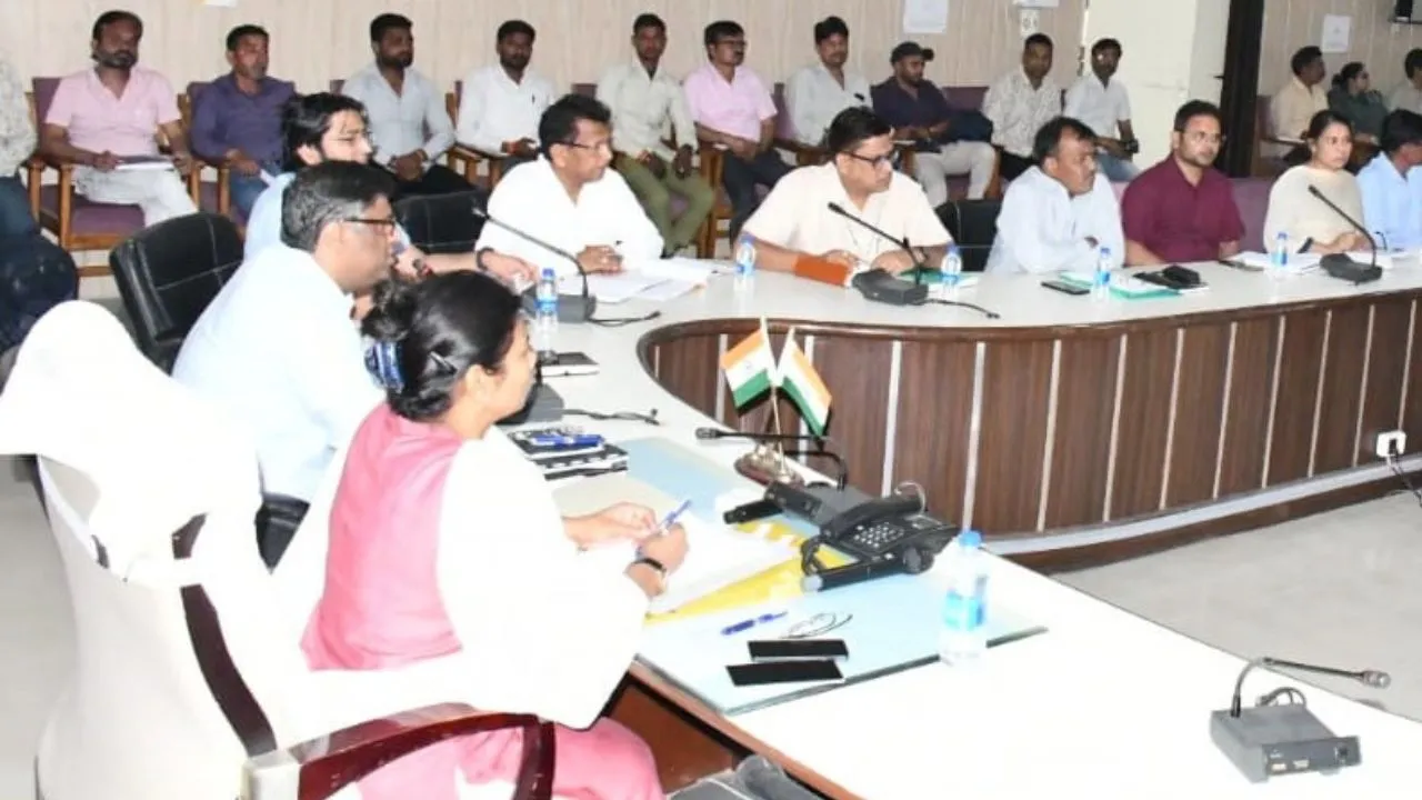 बदायूं: डीएम ने गेहूं खरीद के नए आदेश किए जारी, केंद्रों पर किसानों को सुविधा देने के निर्देश