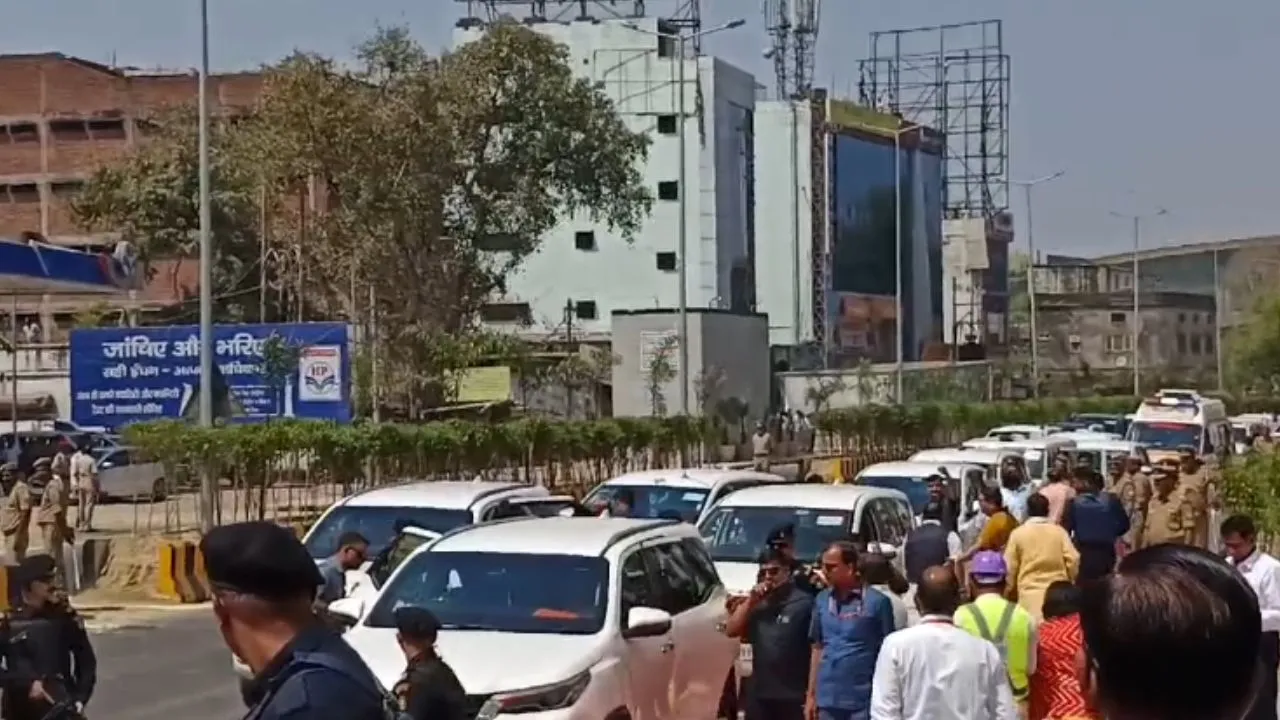 सीएम योगी आदित्यनाथ कानपुर पहुंचे ंककंे