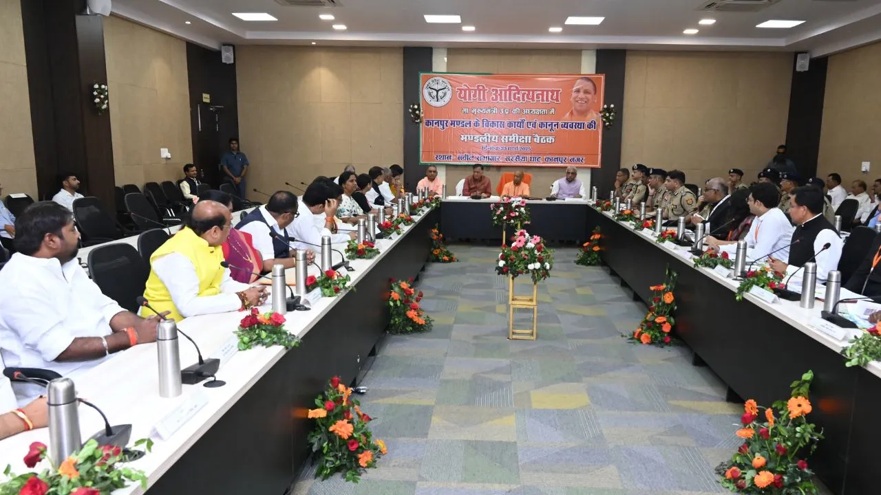 IT हब बनाएं, सुगम यातायात सुनिश्चित कराएं; CM Yogi ने गो-तस्करी, लव जिहाद, भू-खनन माफिया पर सख्त कार्रवाई के दिए निर्देश... 