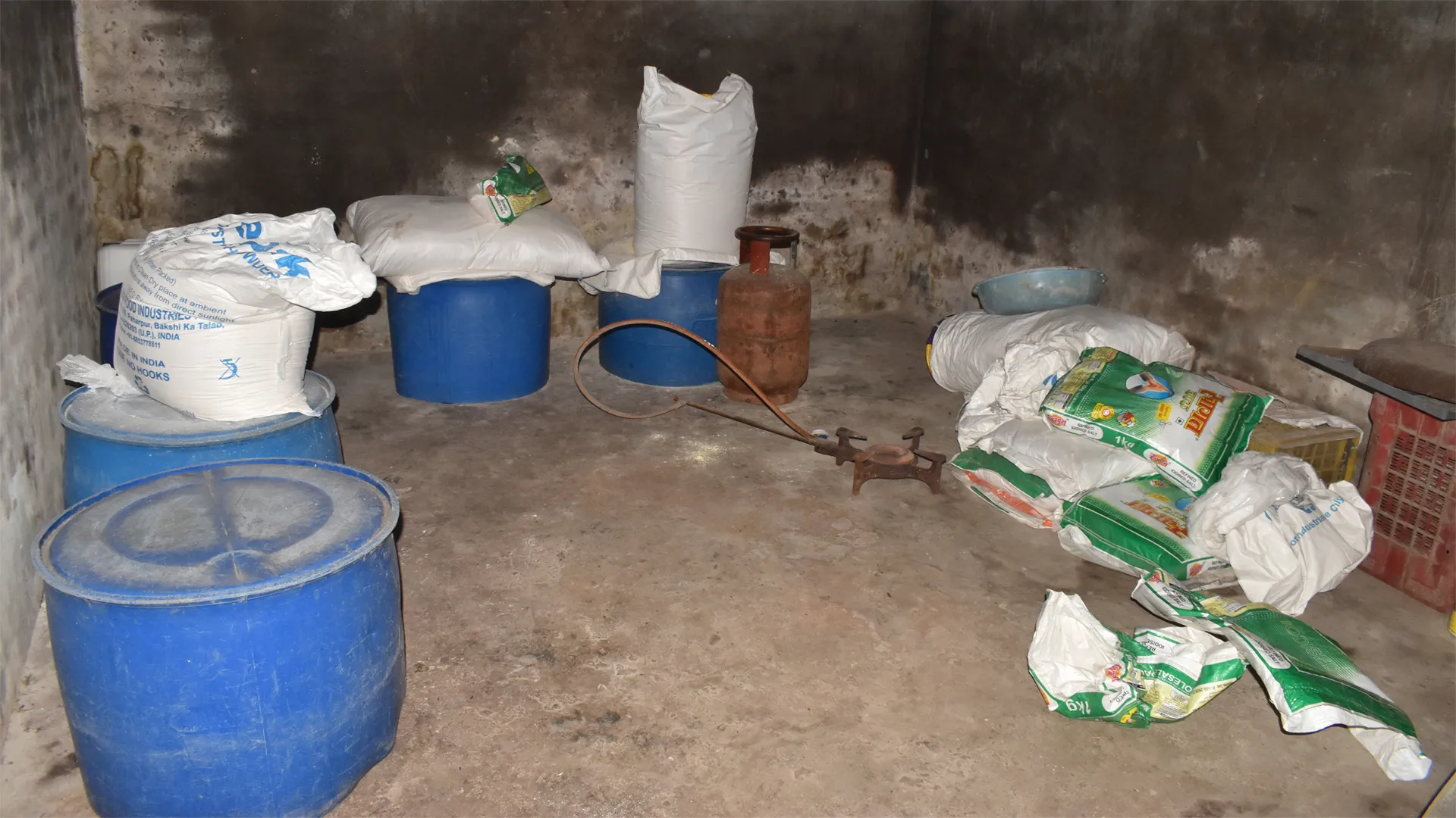 Bareilly: टोमैटो सॉस में टमाटर नहीं...बिना मिर्च का चिली सॉस !  फैक्ट्री मालिक पर रिपोर्ट