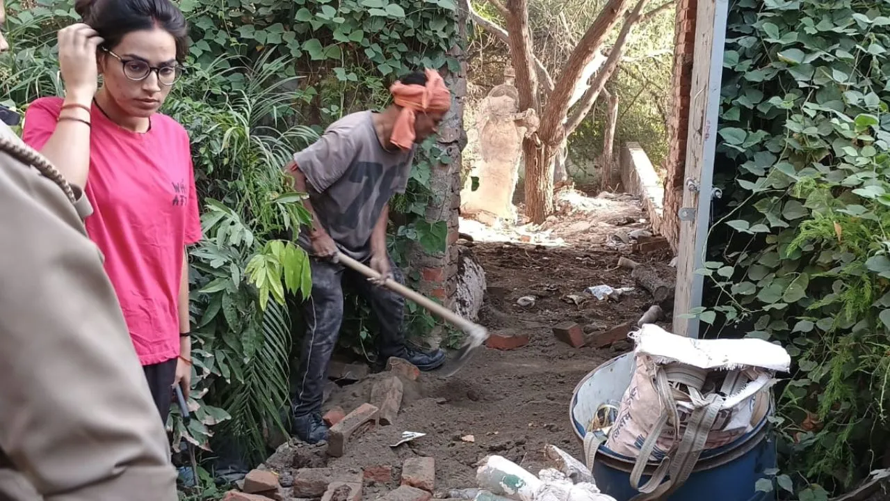 हमीरपुर में जमीनी विवाद व पेड़ काटने को लेकर दो पक्ष भिड़े; एक ने दूसरे पर चलाई गोलियां, एक घायल