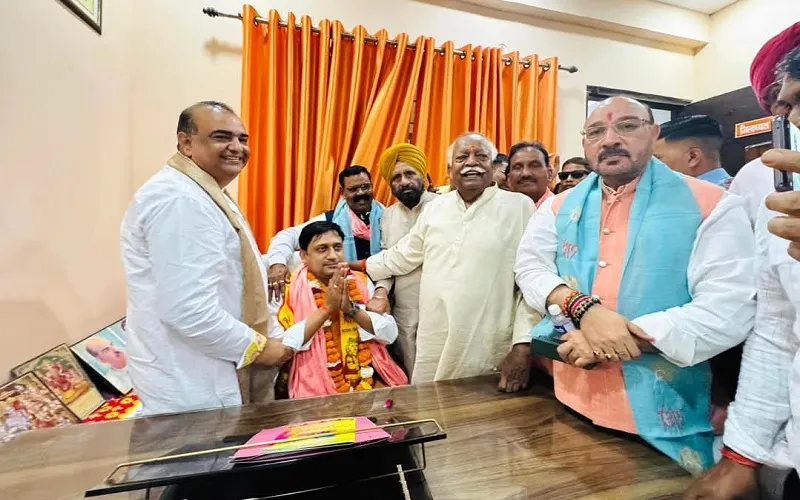 रामपुर : हरीश गंगवार के सिर सजा भाजपा के जिला अध्यक्ष का ताज, पदाधिकारियों ने किया स्वागत