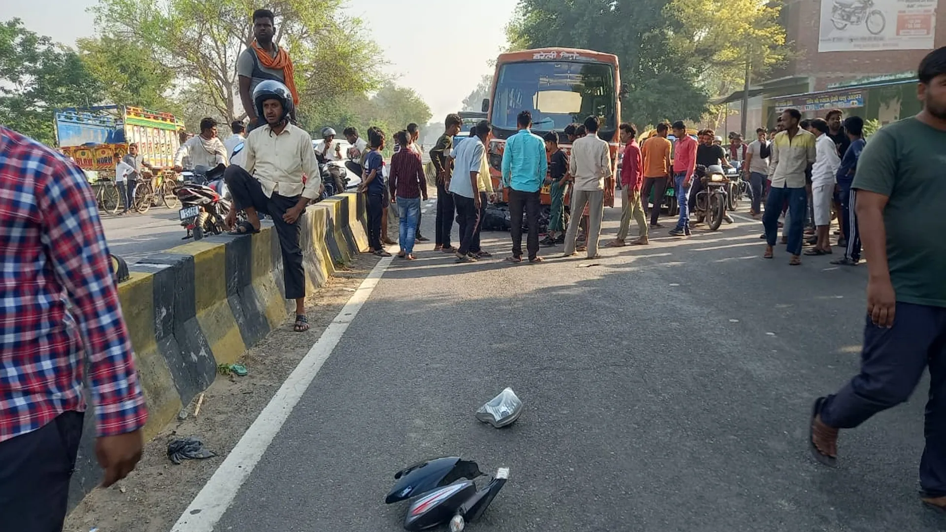 बदायूं: बरेली-मथुरा राजमार्ग पर हादसा...रोडवेज बस की टक्कर से बाइक सवार की मौत