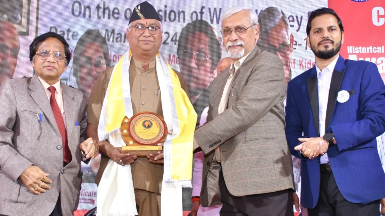 होम्योपैथी के मेधावी छात्र और चिकित्सक सम्मानित : मुख्य अतिथि विधायक डॉ. नीरज बोरा ने किया सम्मान