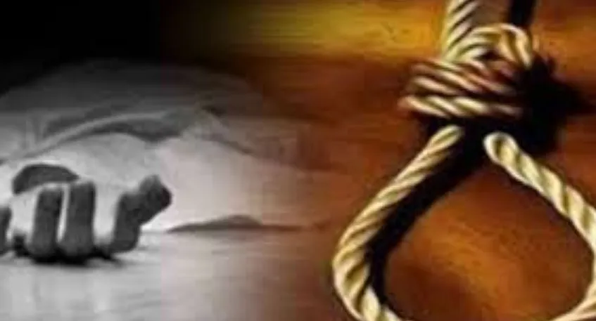 बदायूं: कॉलेज में फंदा से लटका मिला युवक का शव, परिवार में मातम